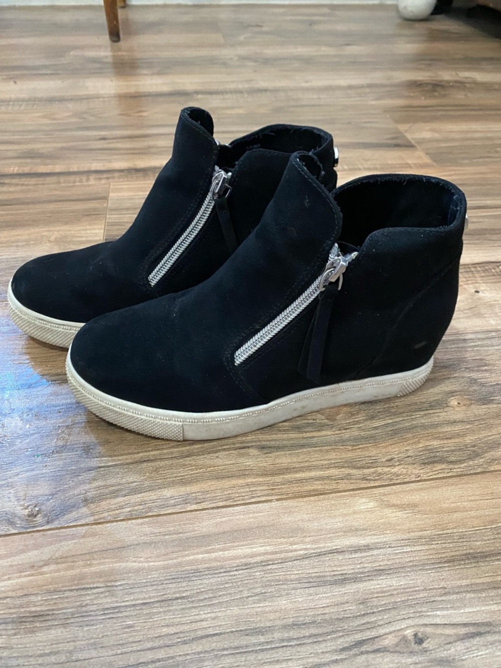 Steve Madden Wedge Sneaker Booties Black Size 4 Side Zip with tassles